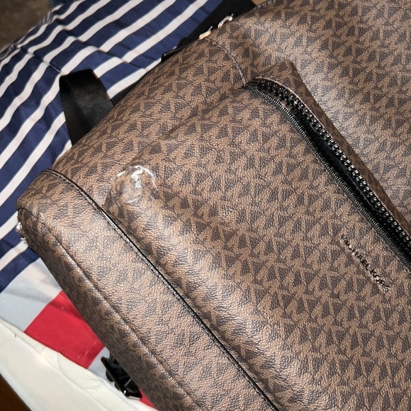Michael kors back pack - Picture 5 of 9